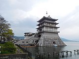 琵琶湖文化館（2017年4月。付近に架かる橋の近くに井上敬之助銅像がある）