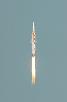 Запуск ракеты Дхануш 11 марта 2011.jpg