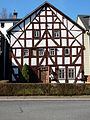 Ein Fachwerkbau aus dem 17. JH mit einer 1835 datierten Tür