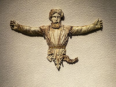 亞歷山大四世墓中出土的以象牙及黃金製成的薩巴茲烏斯微型雕像