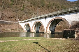 La Sûre sous le pont de Bourscheid.