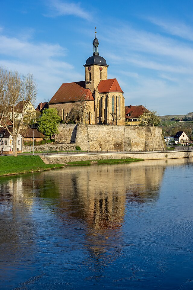 Церковь Святой Регисвинды на берегу Неккара. Лауффен-ам-Неккар, Баден-Вюртемберг