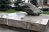 Monument till minne av offren av det politiska förtrycket i Sovjetunionen: en sten från Solovki koncentrationsläger installerad framför det tidigare KGB-högkvarteret vid Lubyanka-torget i Moskva den 30 oktober 1990.