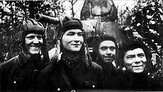 Lugovoj's T-34 tank crew.jpg