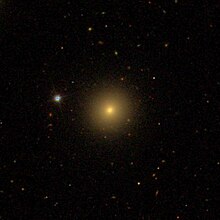 NGC 3919 — елиптична галаксија во соѕвездието Лав