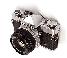 Papercraft tecnología de una cámara fotográfica Olympus OM-1. Manualidades a Raudales.
