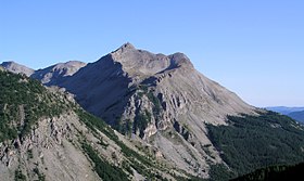 Vue de Roche Grande et du sommet de Châteauvieux (2 635 m) depuis le col de la Cayolle.