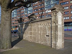 Vestiges de l'ancien mur de l'entrepôt.