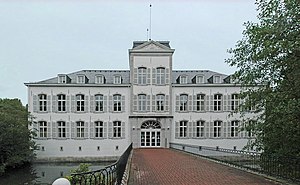 Schloss Rahe, Eingangsfassade