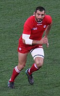 Joueur de rugby géorgien avec un bordjgali sur le maillot et un autre sur le short.