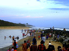 A crowded estuary mouth in Paravur near the city of Kollam, India Thekkumbhagam Estuary, Paravur.jpg