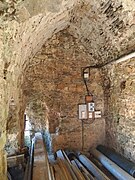 Salle voûtée en berceau brisé de la tour des Gardes.