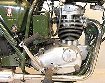 De motor van de B40 leek veel op die van de 250cc-C15