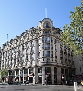 No 2, au croisement avec la rue Drouot.