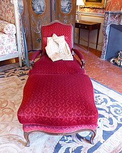 Una chaise-longue, con silla separada y extensión. (Hotel de Caumont, Aix-en-Provence)