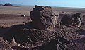 Les rochers d'al-Uqla, à 10 km à l'ouest de Shabwa, lieu d'investiture des souverains du Hadramaout.
