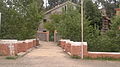 Pont en madriers de bois encore en usage depuis le temps du protectorat français.