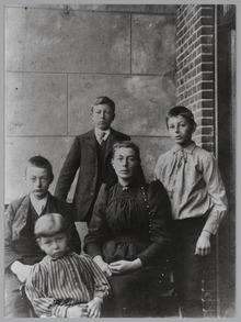 Description de l'image AnnetteVersluysPoelman-met-kinderen-gift-23530.tif.