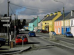 Baile Mhic Íre, Main Street