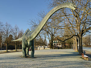 03/11: Escultura d'un diplodoc a Basilea.