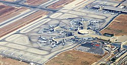 תצלום אוויר של טרמינל 3 בנמל התעופה בן-גוריון (2012)