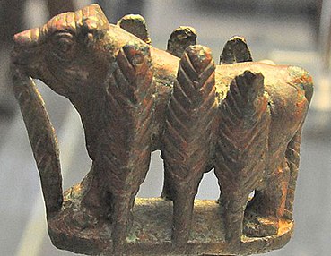 תמונה 4 פסל עגל ממקדש ננשה. 2130 לפנה"ס בקירוב. המוזיאון הבריטי.
