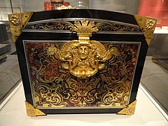 Casket, early 18th century, attributed to Andre-Charles Boulle, oak carcass veneered with tortoiseshell, gilt copper, pewter, ebony - The Art Institute of Chicago
