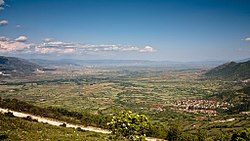 Изглед към Драмското поле от склоновете на Сминица над Карлъково в посока югоизток