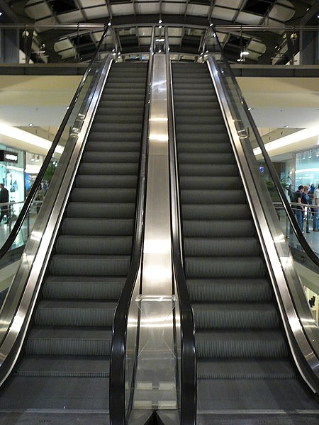 File:Escalator, Vaňkovka, Brno (3).jpg