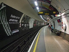 Euston tube stn Northern Charing X southbound look south.JPG