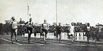 Finale du 100 mètres des Jeux interalliés de 1919, 1er Ch. Paddock (G. -à D-, 10s 4-5e), 3e Howard (canadien), 2e Teschner (USA).