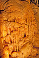Krápníkové závěsy v jeskyni Dargilan