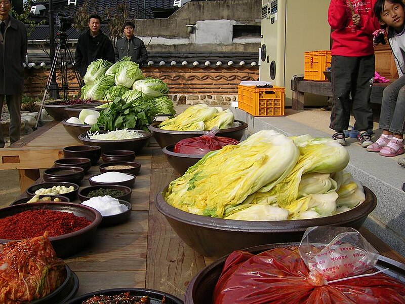 File:Korean cuisine-Gimjang-Preparation for making kimchi-01.jpg