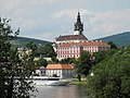 Biskupská rezidence z druhého břehu řeky Labe