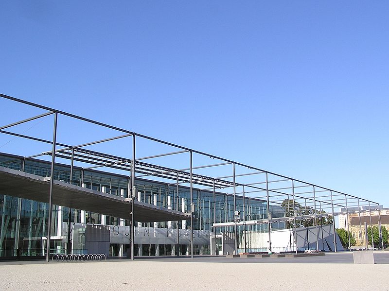 File:Melbourne Museum (Modern Architecture).jpg