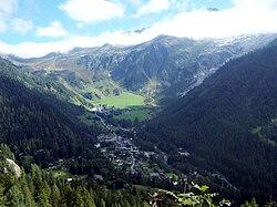 Arve saa alkunsa Chamonix’n yläpuolisilta Alpeilta.