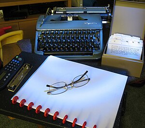 The setup for NaNoWriMo at home, if I need to be portable. Long exposure lit by sweeping an LED flashlight over the scene. clickthing.blogspot.com/2008/10/tennish-anyone.html (Photo credit: Wikipedia)