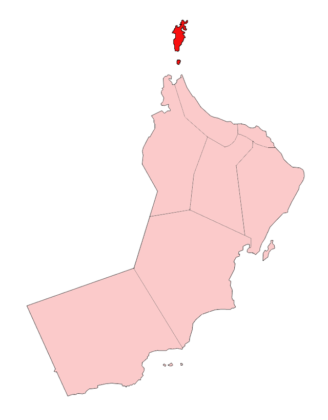 Em vermelho, a Península de Moçandão e o enclave de Mada, exclaves omanitas.