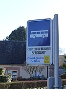 L'arrêt d'autocar, qui remplace la gare désaffectée.