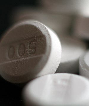Paracetamol/acetaminophen pills, 500 mg.