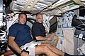 Lors de sa première mission, avec son collègue David Wolf, dans le mid-deck de la navette spatiale Endeavour.