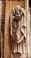 Svatý Diviš, socha ze západního portálu kostela St. Germain-L'Auxerrois, Paříž; 1. polovina 14. století