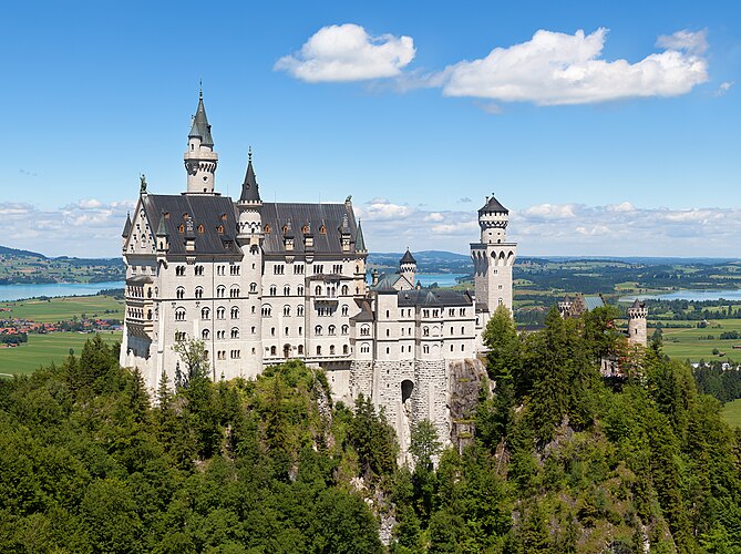 Нойшванштайн — самый известный баварский замок
