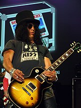 Gilby Clarke och Slash var under en period Guns N' Roses gitarrister.