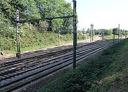 Sortie de la gare de Motteville : à gauche vers Montérolier-Buchy, à droite vers Rouen.