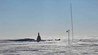 Le buste au Pôle Sud d'inaccessibilité.