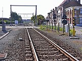 Spoorlijn 202 net voor de aansluiting met lijn 51A/1 in het station Zeebrugge-Dorp (op de achtergrond).