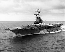 USS Oriskany (CVA-34) возле атолла Мидуэй 1967.jpg