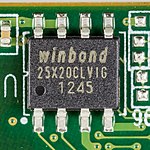 WD Blue WD5000LPVX - controller - Winbond 25X20CLVIG-0182.jpg
