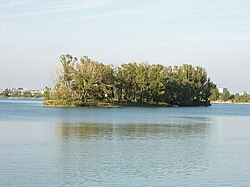 ostrůvek na jezeře